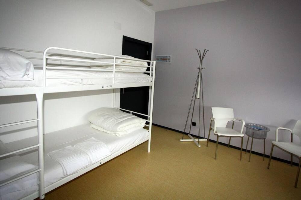 Mixed Dormitory Room
